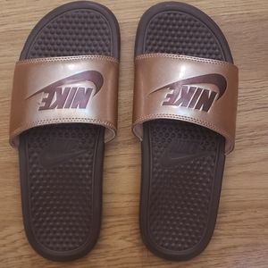 Womens slides